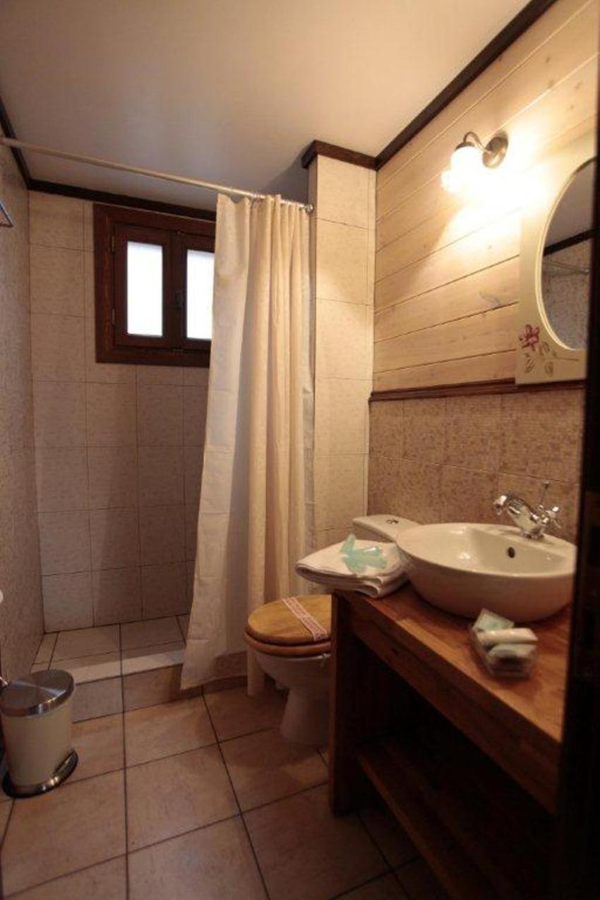 Efharis Filoxenon Apartment Feneos Exterior photo