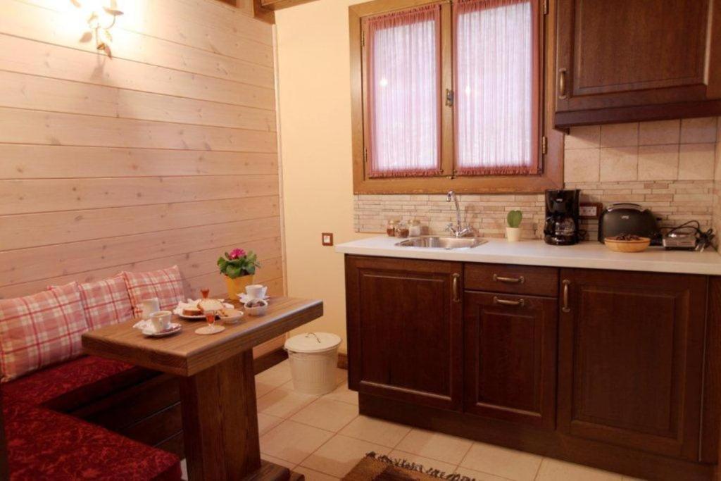 Efharis Filoxenon Apartment Feneos Exterior photo
